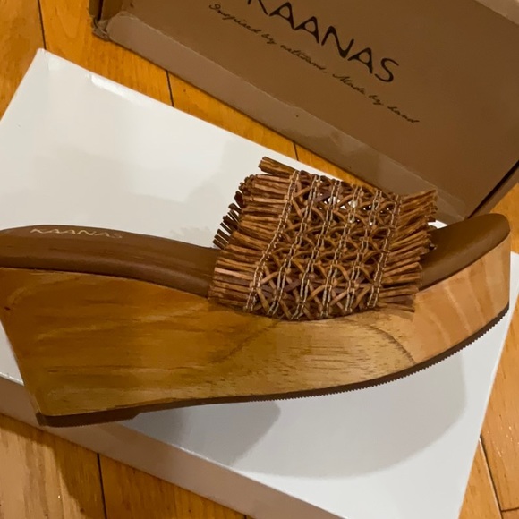 Kaanas Cuevas Sandals in Cafe Size: 6 - Picture 11 of 15